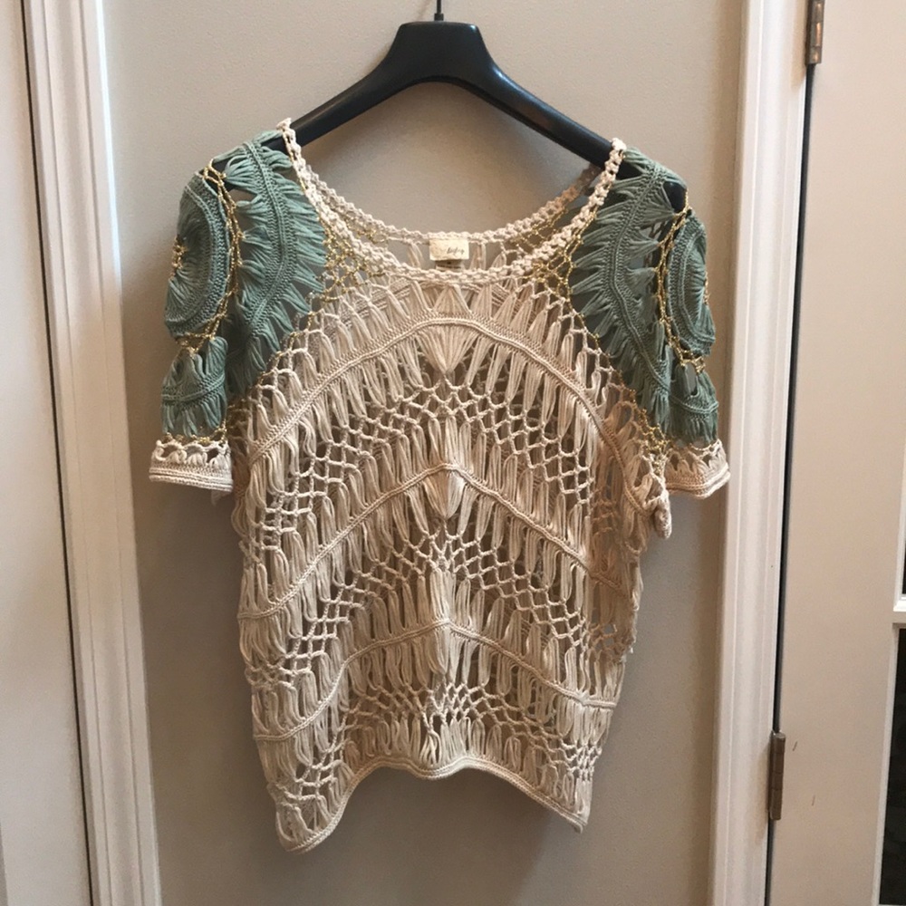 Short sleeve sweater